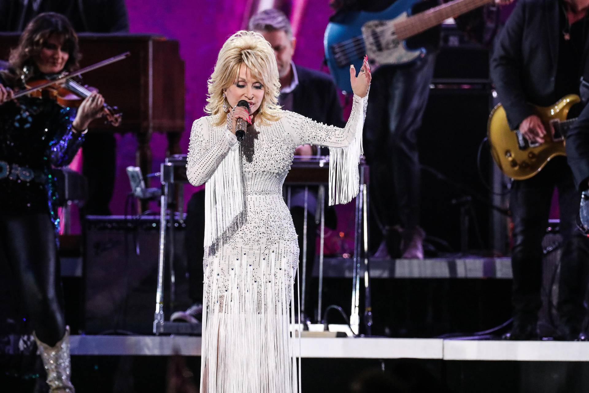 Dolly Parton: Djed me tukao jer sam se preoskudno odijevala