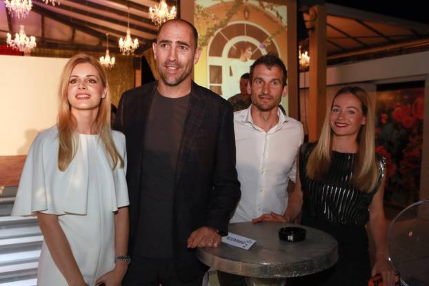Split: Modna revija Monike Sabli? u caffe baru Teatar