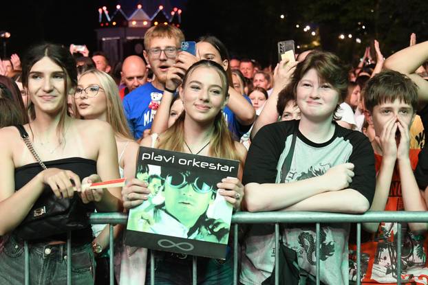 Bjelovar: Plavi orkestar napravio neviđeni delirij među obožavateljima na Terezijani