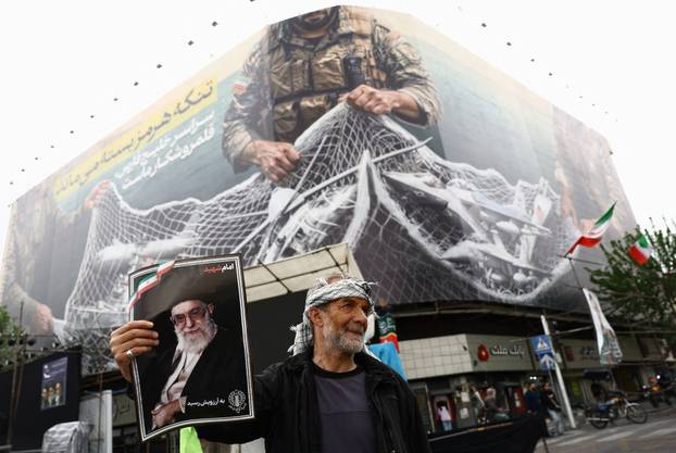 Anti-U.S. billboard on a building in Tehran