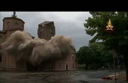 Talijani srušili stari zvonik koji je teško oštećen u dva potresa 