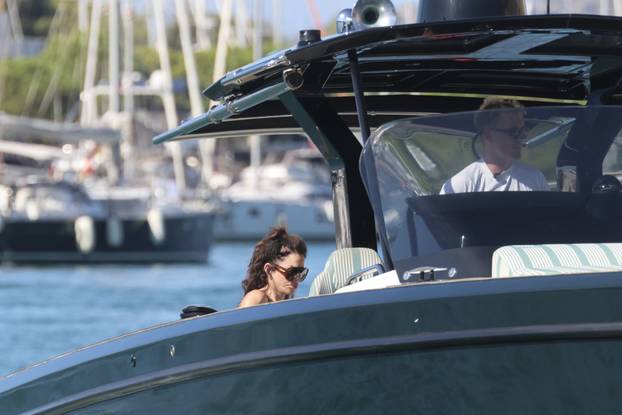 EKSKLUZIVNO Trogir: Nakon četverodnevnog krstarenja Jadranom Jeff Bezos i Lauren Sanchez napustili Hrvatsku