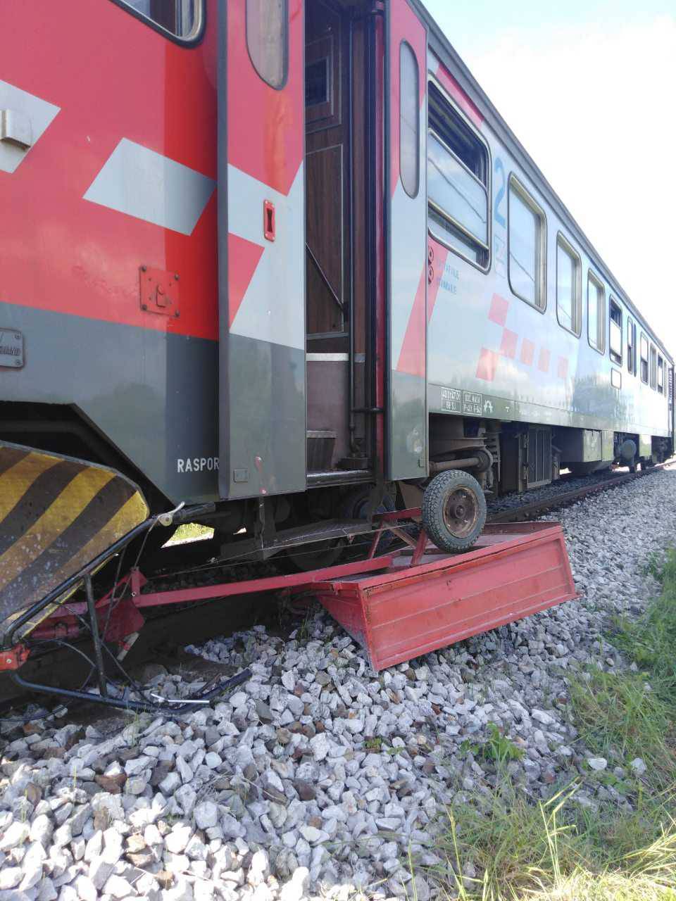 Vlak naletio na frezu: Čovjek ju je vozio i onda zapeo za prugu