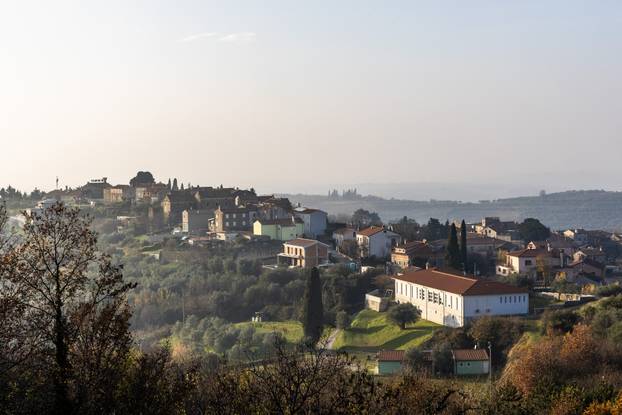 Kuća Ivane i Mile Kekina u Momjanu u blizini Buja