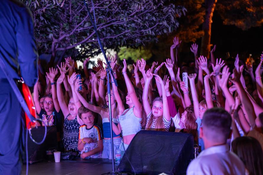 Zaton: Zatonsko ljeto,  koncert Maje  Suput