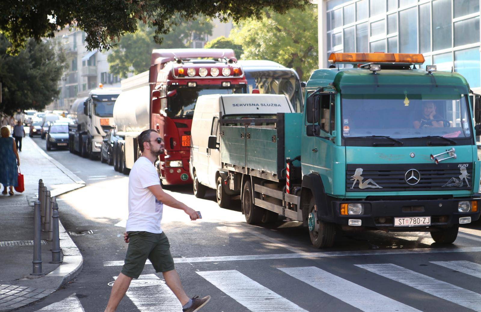 Split: Na izlazu iz gradske luke nastale velike guzve zbog kvara autobusa