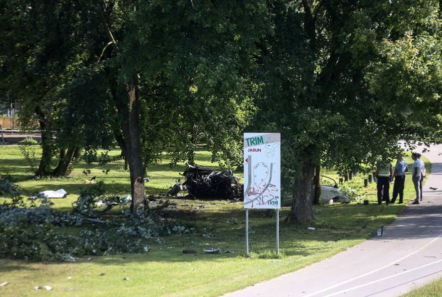 Zagreb: Na Jarunuskom jezeru automobilom se zaletio u stup i poginuo