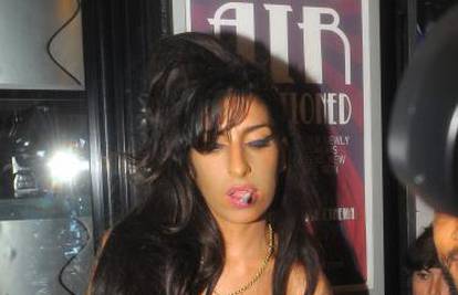 A. Winehouse o producentu Ronsonu: On je bezveznjak