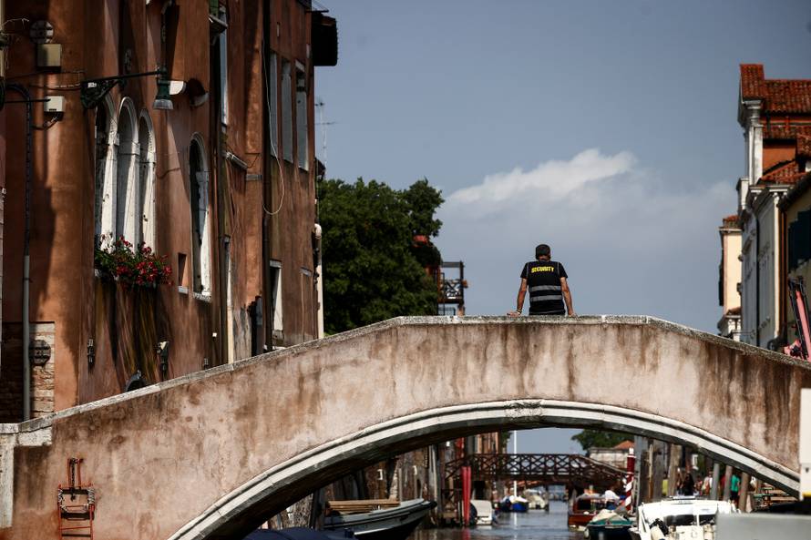 Jeff Bezos to marry Lauren Sanchez in Venice