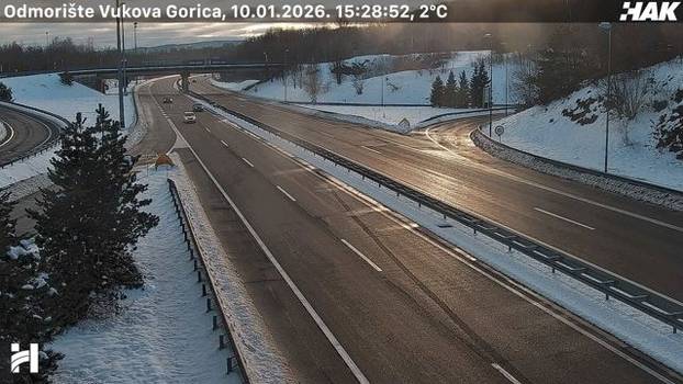 FOTO Pogledajte situaciju na autocestama: Snijeg još pada, stvara se poledica, ima i magle