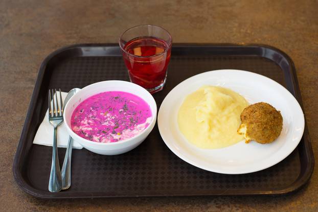 An,Economical,,Not,Expensive,Lunch,With,Mashed,Potatoes,,Cold,Beetroot