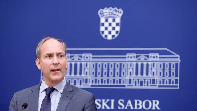 Zagreb: Stijepo Bartulica komentirao odluke Predsjedništva Sabora