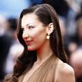 Bella Hadid privukla poglede u Cannesu: Ispod prozirne uske haljine nije nosila grudnjak...