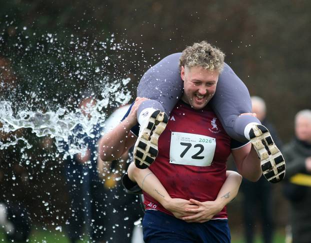 Utrka nošenja supruga u Dorkingu