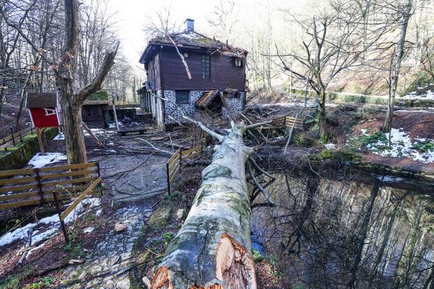 24sata Zagreb: U nevremenu oštećeno izletište Kraljičin zdenac