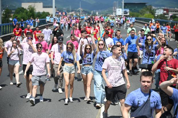 Zagreb: Maturanti preko Mosta slobode uputili se prema Bundeku