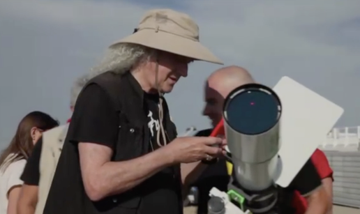 Brian May stigao u &Scaron;panjolsku zbog pomr&ccaron;ine sunca! Gitarist grupe Queen je i astrofizi&ccaron;ar