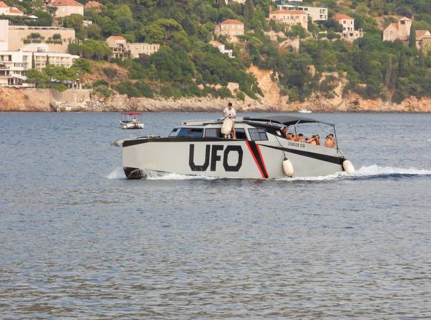 Dubrovnik ljeti, tisuće posjetitelja, ali i bogata ponuda za svakoga