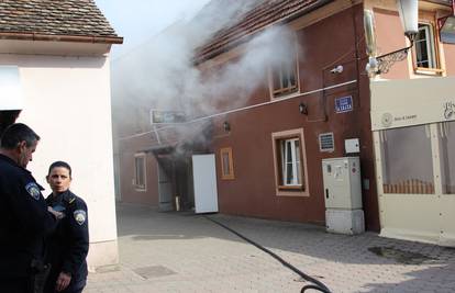 Slavonski Brod: Izbio  požar u poznatoj pivnici "Kuća Piva"