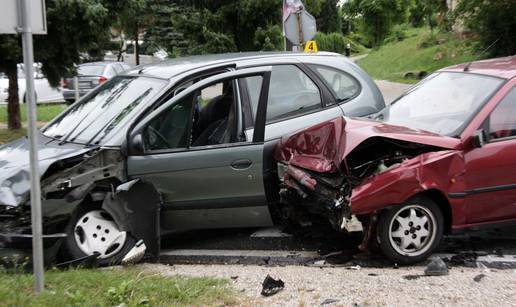 Ozlijeđeno dvoje ljudi: Sudarila se dva automobila u Žiškovcu