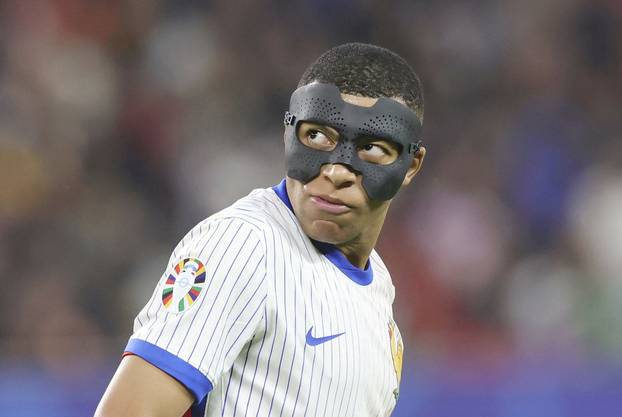 firo : 05.07.2024, Football, Soccer: UEFA EURO 2024, EM, European Championship 2024, Quarterfinals, 1/4 Finals, M46, Match 46, POR, Portugal - FRA, France