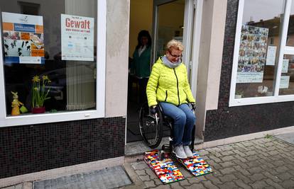 Snalažljiva baka: Invalid je pa izrađuje rampe od Lego kockica