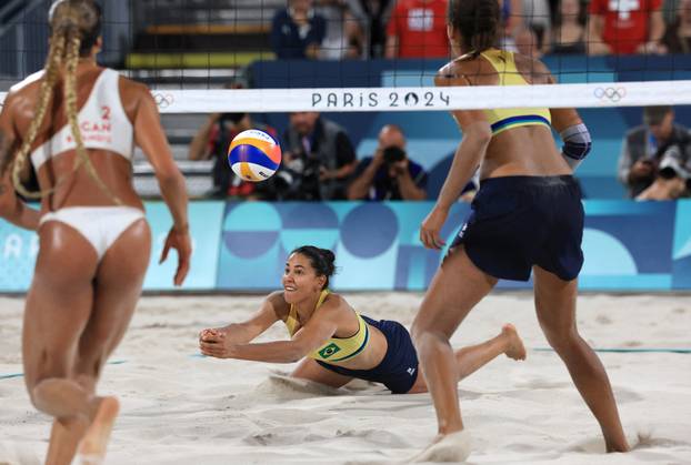 Beach Volleyball - Women's Gold Medal Match - Brazil vs Canada (Ana Patricia/Duda vs Melissa/Brandie)