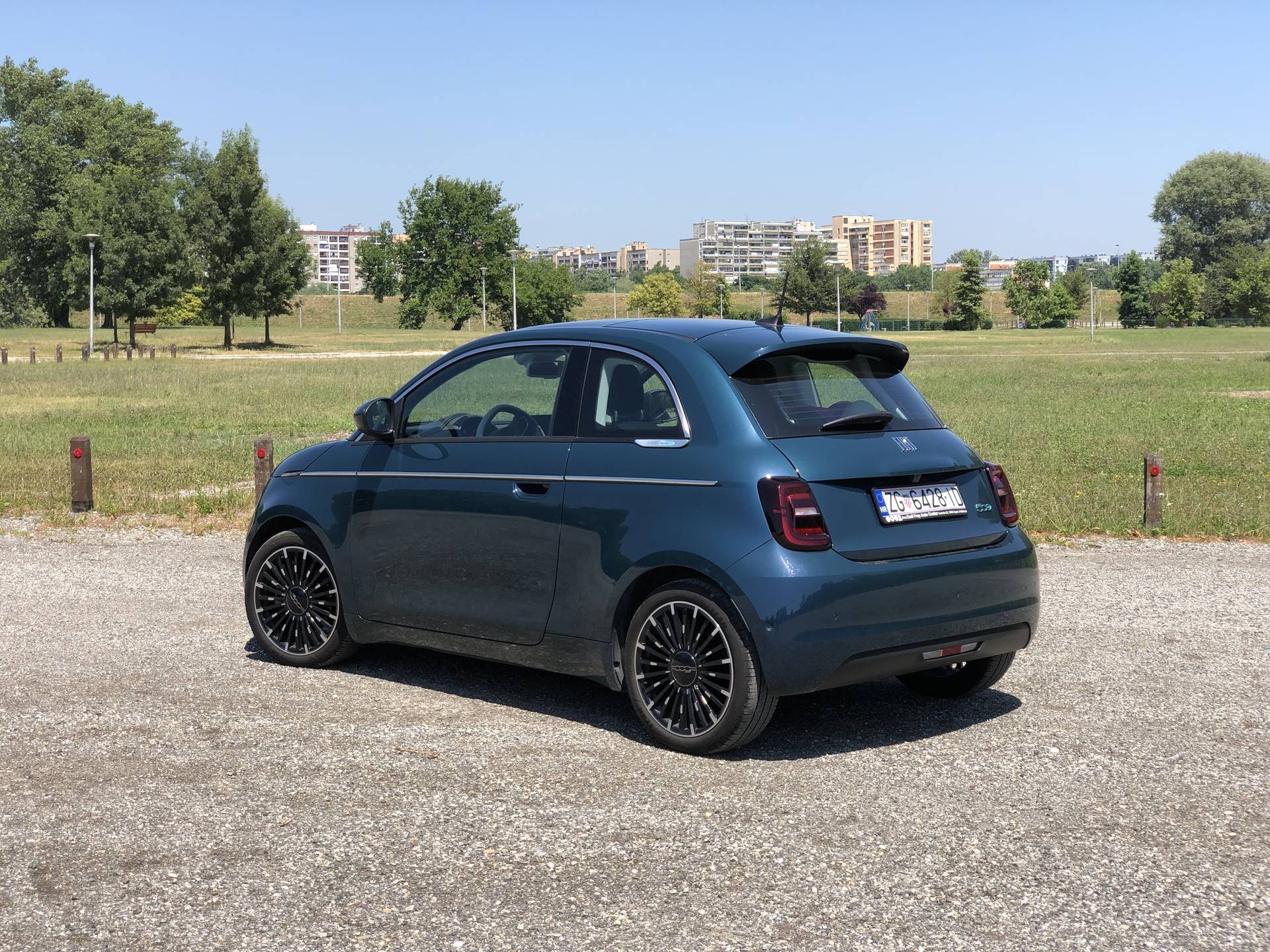 Testirali smo: Električni Fiat 500 je šarmantan, zabavan i dobar