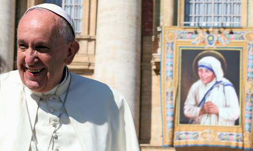 Proglasio Papa Franjo u Rimu: Majka Tereza je postala  svetica