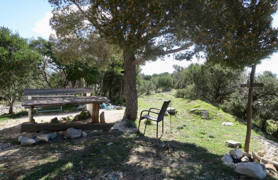 Kaštela: Uz oltar u crkvi zapalili vatru i napravili peku