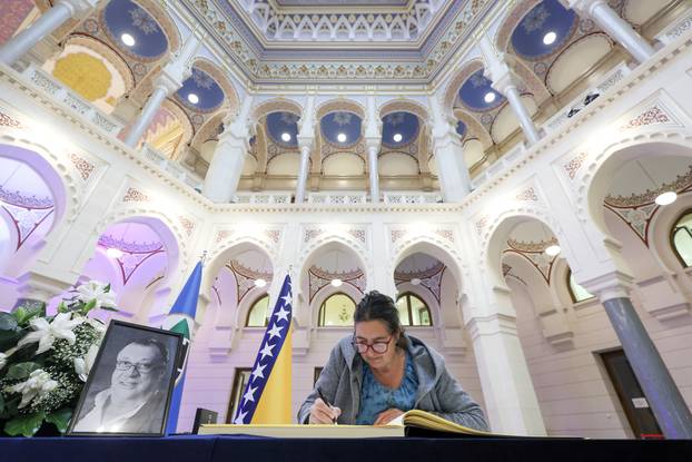 Sarajevo: Otvorena knjiga žalosti povodom smrti Halida Bešlića