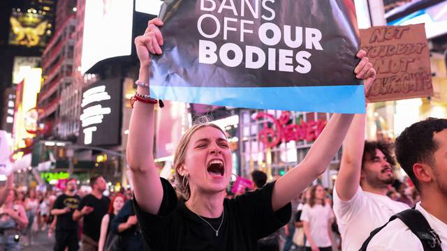 People protest the Supreme Court decision to overturn Roe v Wade in New York