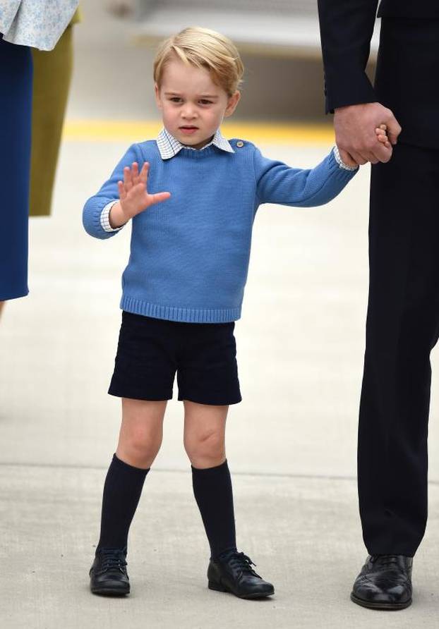 2016 Royal Tour - Day 1 - Arrival at Victoria airport