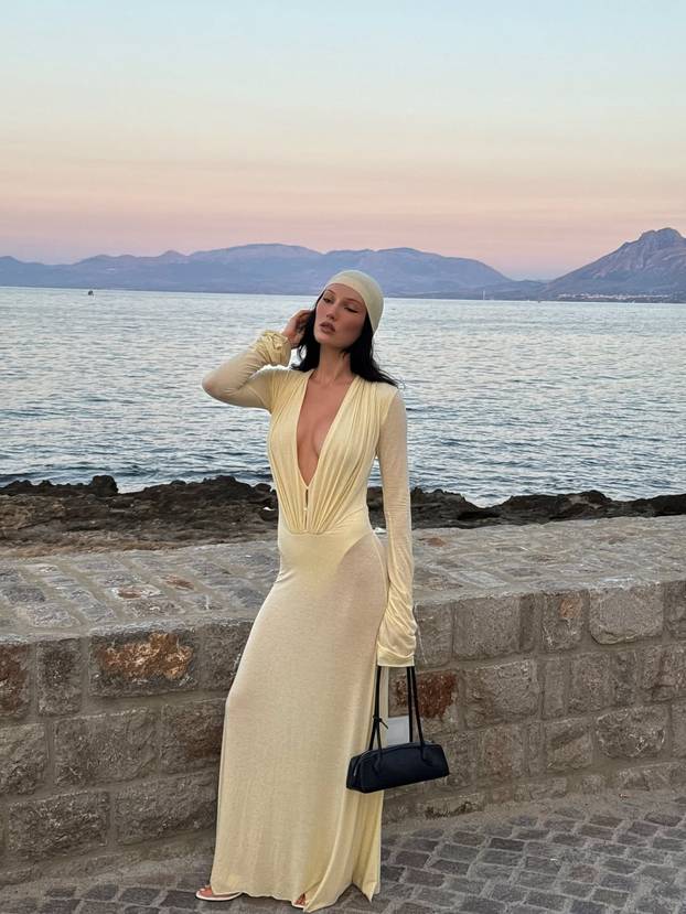 FOTO Ovo je nova cura Orlanda Blooma? Voli pokazivati grudi, svi kažu da liči na Katy Perry
