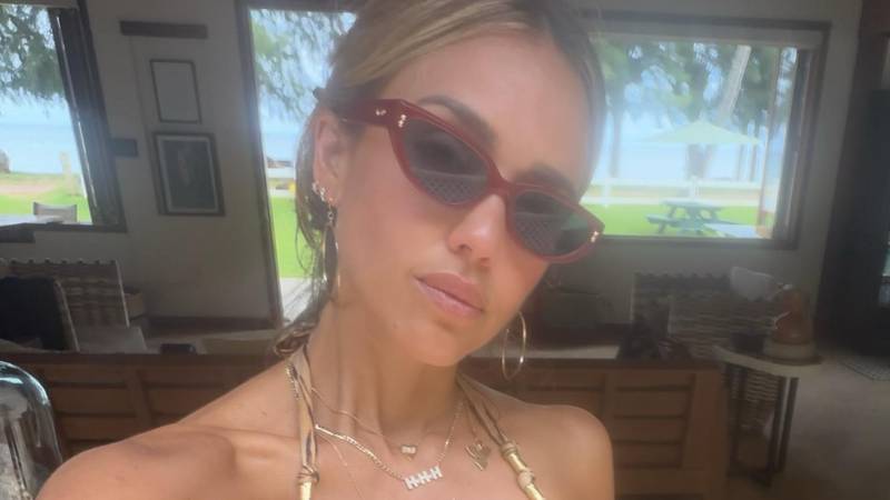 FOTO Jessica Alba u badiću, a fanovi zabrinuti: 'Je li sve ok?'