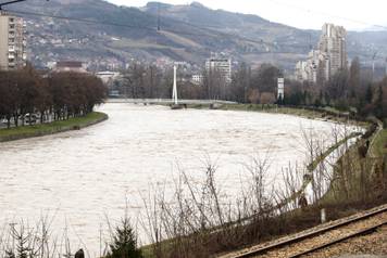 U Zenici i okolici zbog poplava proglaÅ¡eno izvanredno stanje