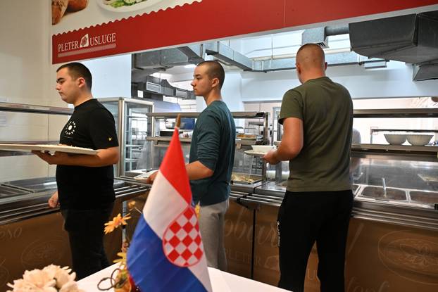 FOTO Pogledajte buduće vojnike i vojnikinje Hrvatske vojske