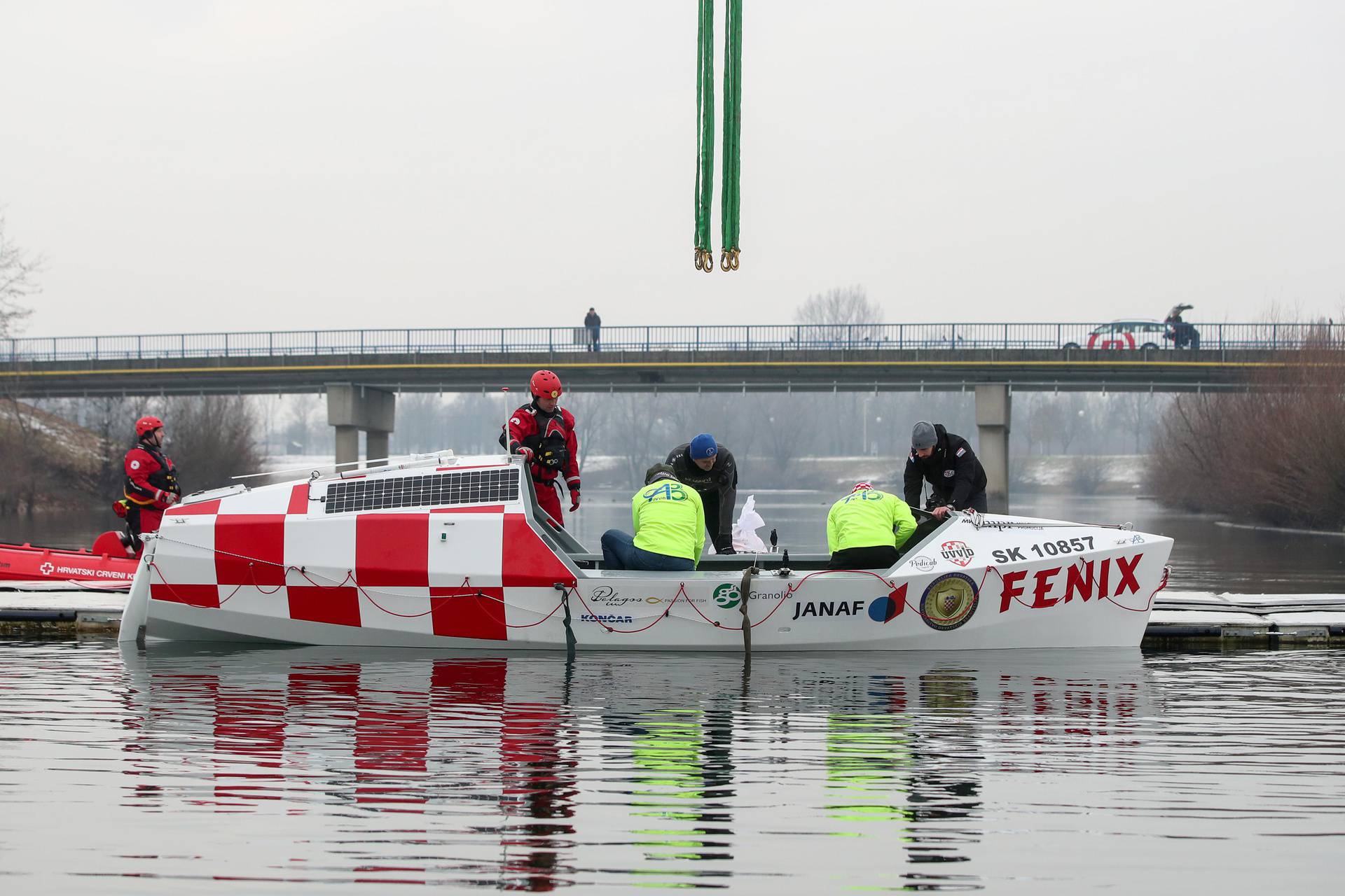 Zagreb: Održana svečanost porinuća i blagoslova čamca Fenix kojim će hrvatski branitelji preveslati Atlantik