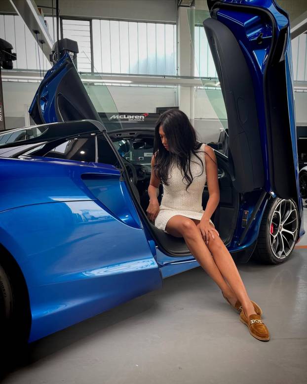 FOTO Bivša misica želi preuzeti Formulu 1: 'Cilj mi nije pobjeda'