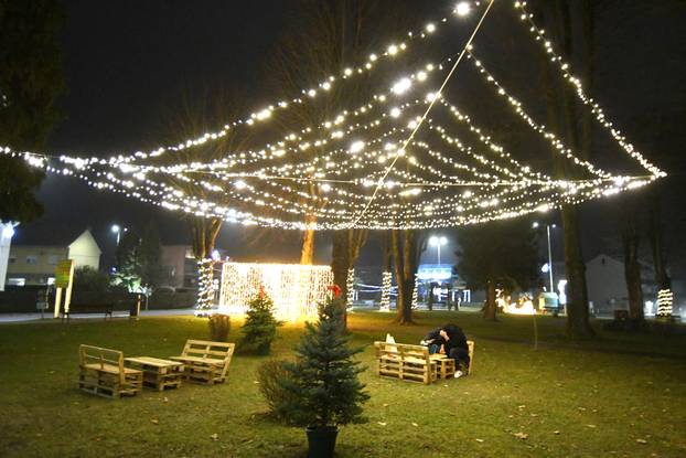 Grubišno Polje: Središte grada zabljesnulo u Adventskom ruhu
