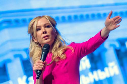 Member of the Public Chamber of Russia, manager of the Association of Internet Industry Market Participants "Safe Internet League" Ekaterina Mizulina during a meeting with students of the Kazan Federal University at the UNICS cultural and sports complex.