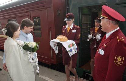 Lista čekanja za vjenčanje u vlaku kroz Rusiju