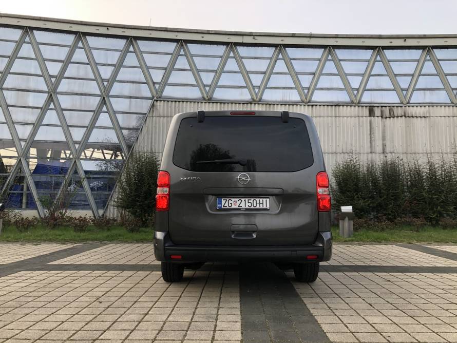 Testirali smo Zafiru koja je sada kombi, ali bolja  nego ikad