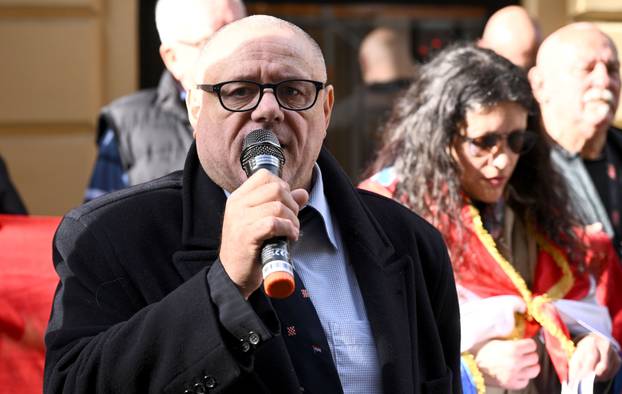 Zagreb: Prosvjed Authtone - Hrvatske stranke prava ispred Srpskog narodnog vije&cacute;a