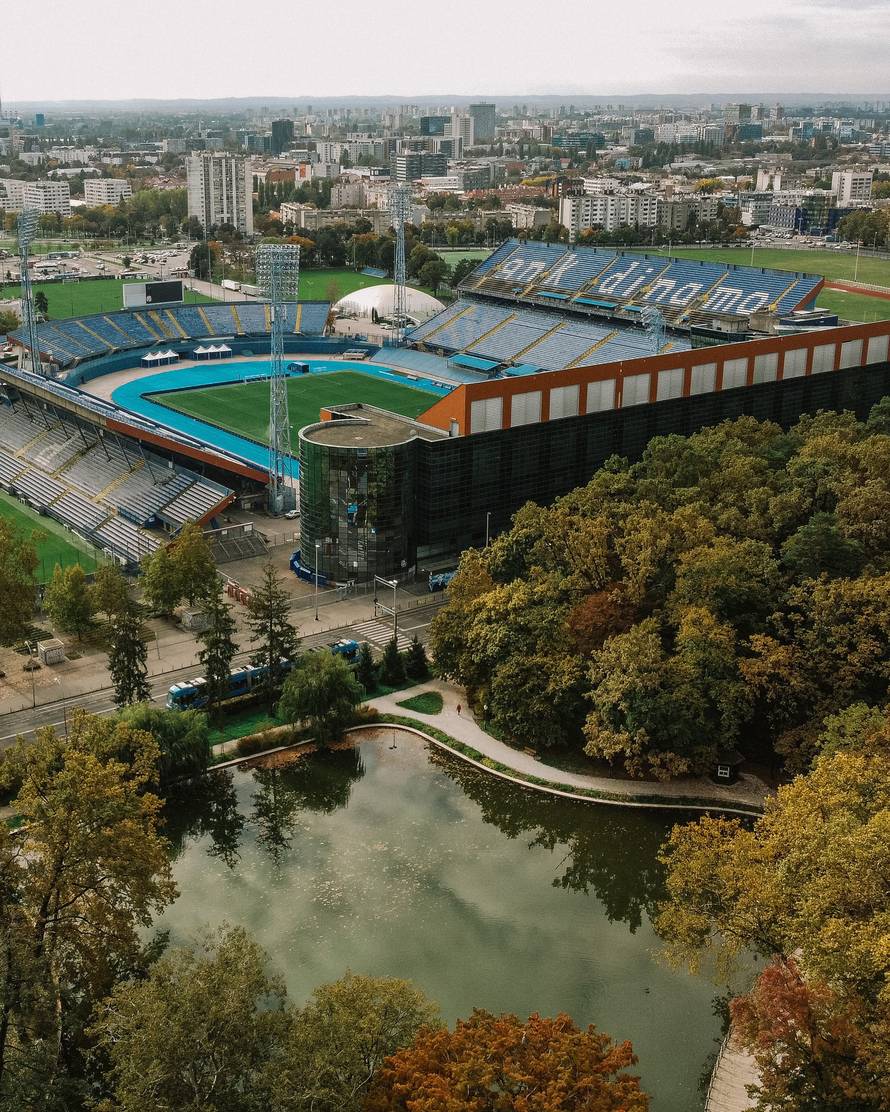 VIDEO MAKSIMIR SE RASPADA Norveški novinar čupao cigle i pod: 'Pogledajte oronulu rupu'