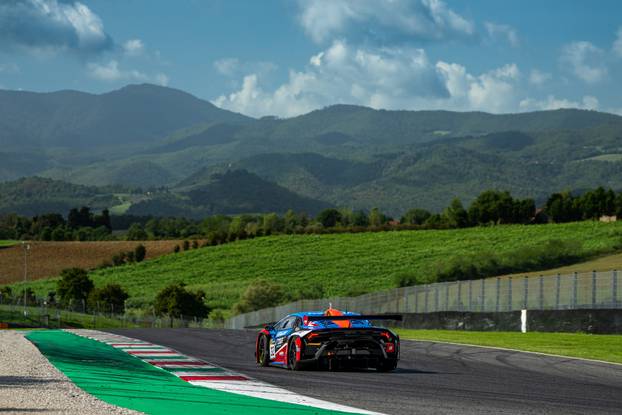 FOTO 24sata na utrci u Italiji. Pogledajte spektakl s hrvatskim vozačem za volanom Huracana