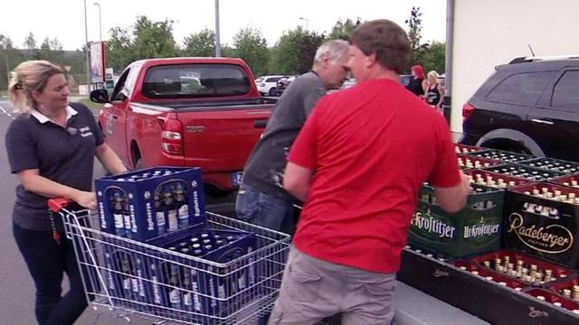 Pokupovali tisuće piva, samo da bi neonacisti ostali žedni