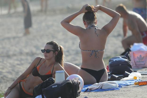 Osječani pronašli rashlađenje u Dravi