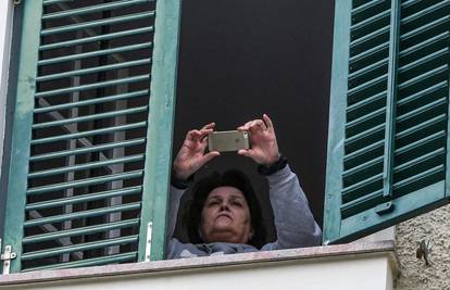 Ivo otišao u zatvor, a Mirjana s prozora vile snimala novinare