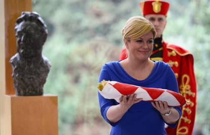 Kolinda je otkrila Tuđmanovu bistu: 'Zaslužio je biti ovdje'